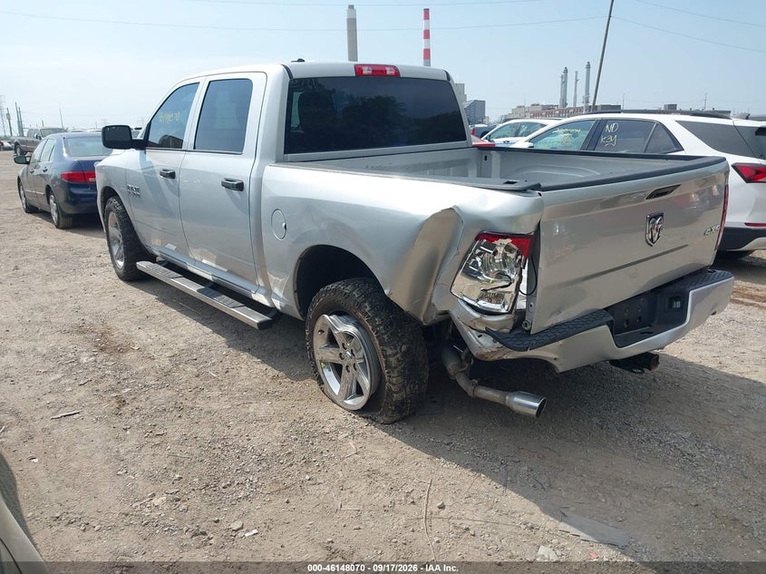 Vin: 1c6rr7kt5js194745, lot: 46647827, ram 1500 express  4x4 5'7 box 20183