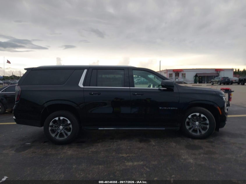 CHEVROLET SUBURBAN - zdjęcie 13