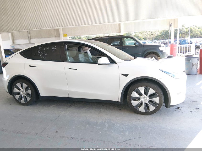 TESLA MODEL Y - zdjęcie 12