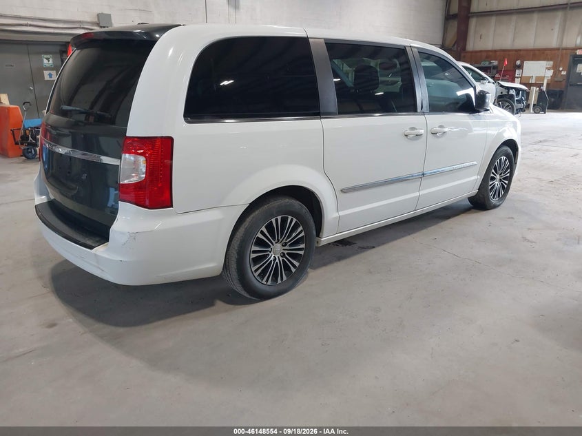 2014 CHRYSLER TOWN & COUNTRY auction photo 4