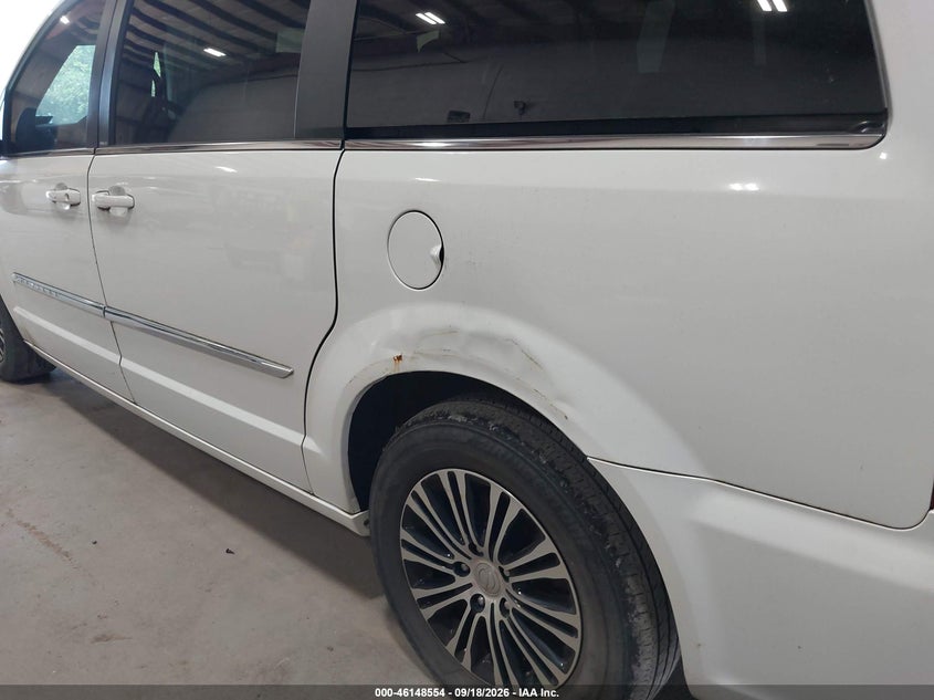 2014 CHRYSLER TOWN & COUNTRY auction photo 6