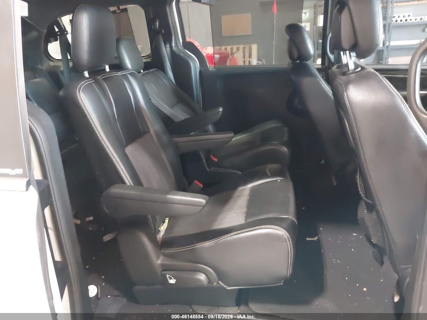 2014 CHRYSLER TOWN & COUNTRY auction photo 8