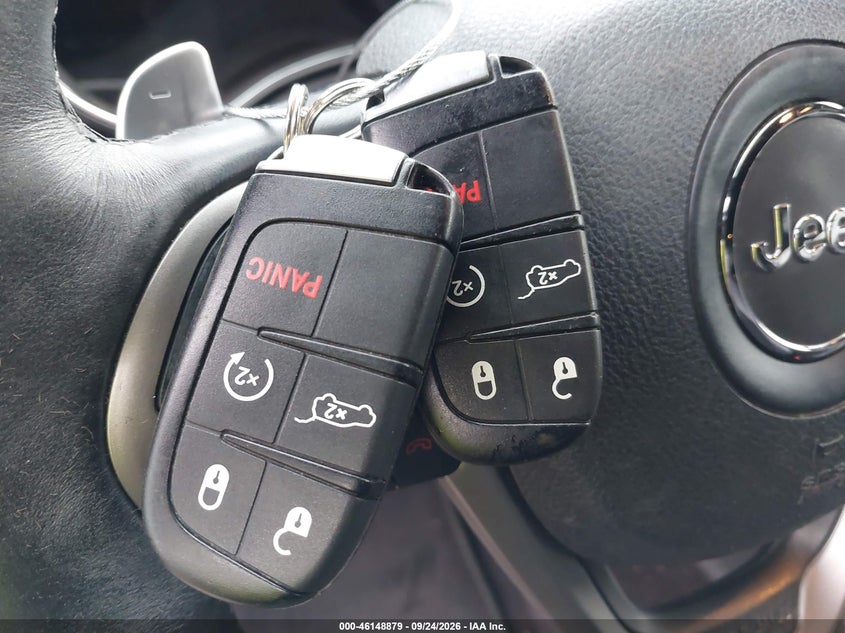 JEEP GRAND CHEROKEE - zdjęcie 11