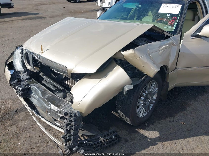 LINCOLN TOWN CAR 2008 VIN 2LNHM82W48X658503