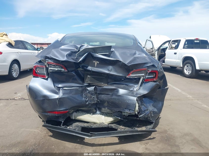 TESLA MODEL 3 - zdjęcie 15