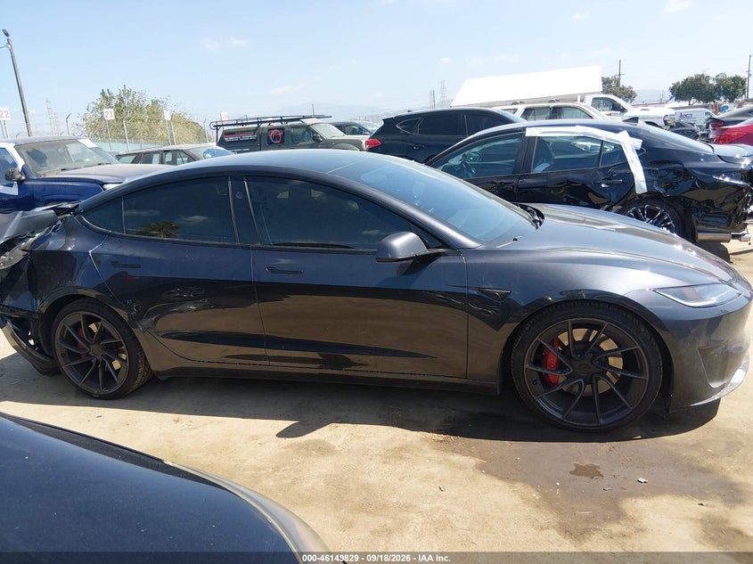TESLA MODEL 3 - zdjęcie 13