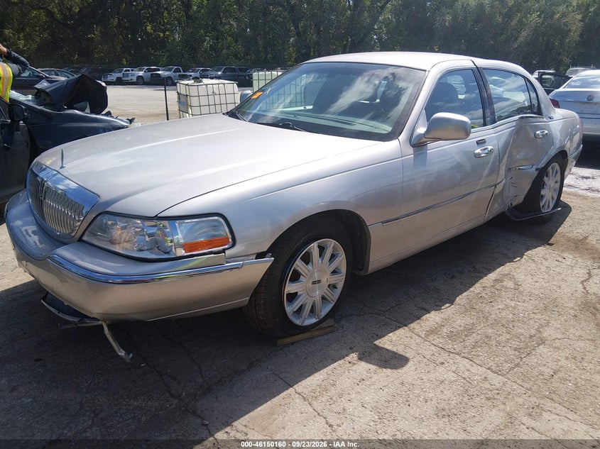 2010 Lincoln Town Car, Обидва боки, IAAI, VIN 2LNBL8CV1AX620649 — фото 2