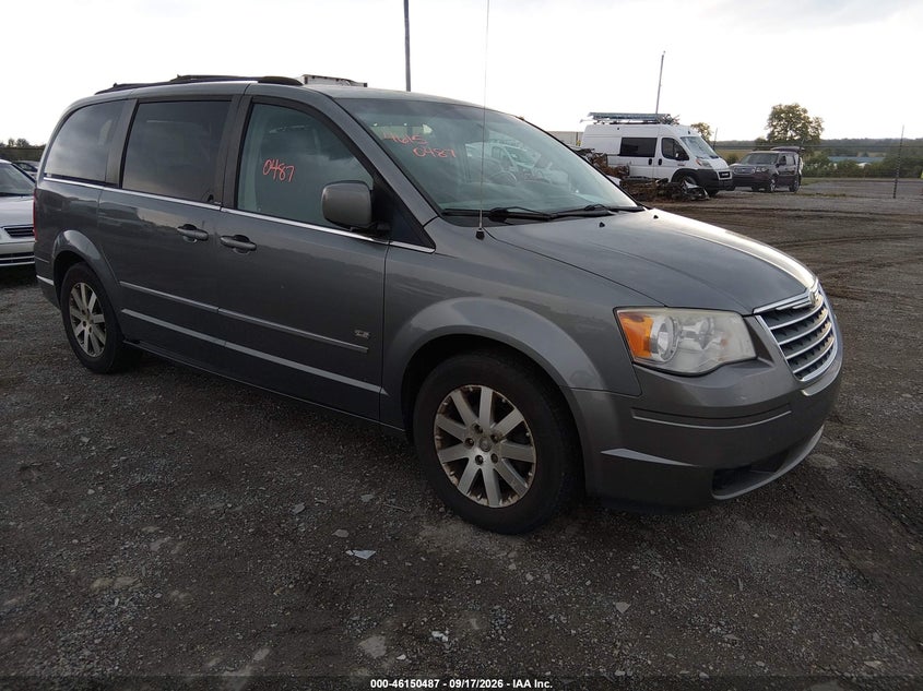 2009 CHRYSLER TOWN & COUNTRY auction photo 1