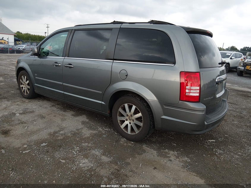 2009 CHRYSLER TOWN & COUNTRY auction photo 3