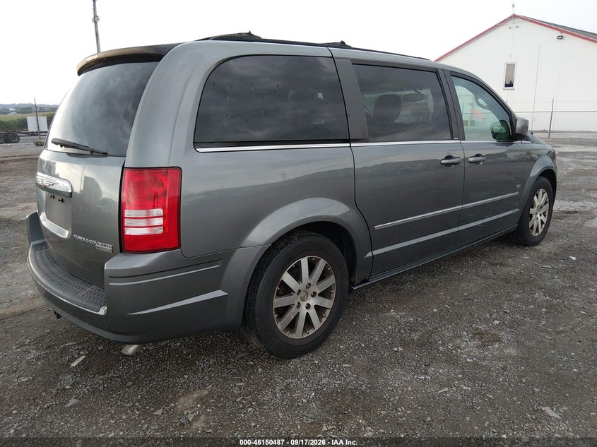 2009 CHRYSLER TOWN & COUNTRY auction photo 4
