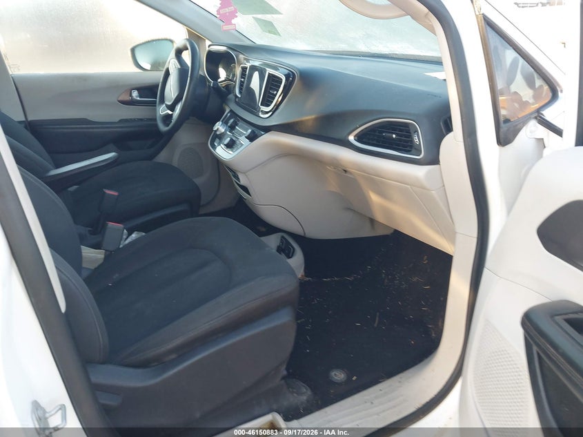 2017 CHRYSLER PACIFICA auction photo 5