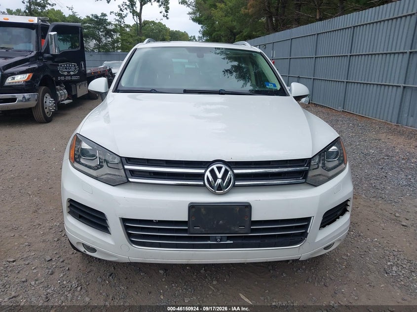 VOLKSWAGEN TOUAREG 2014 VIN WVGEF9BP2ED010981