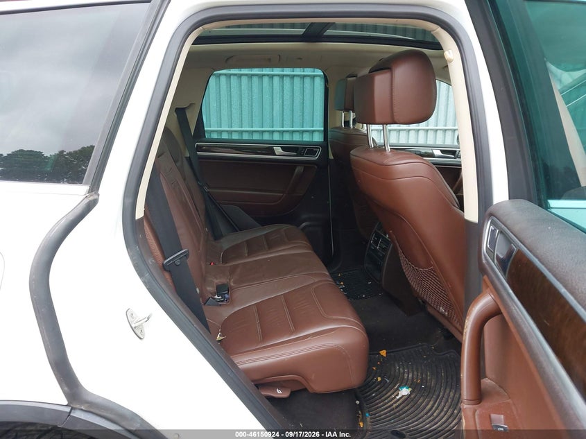 VOLKSWAGEN TOUAREG 2014 VIN WVGEF9BP2ED010981