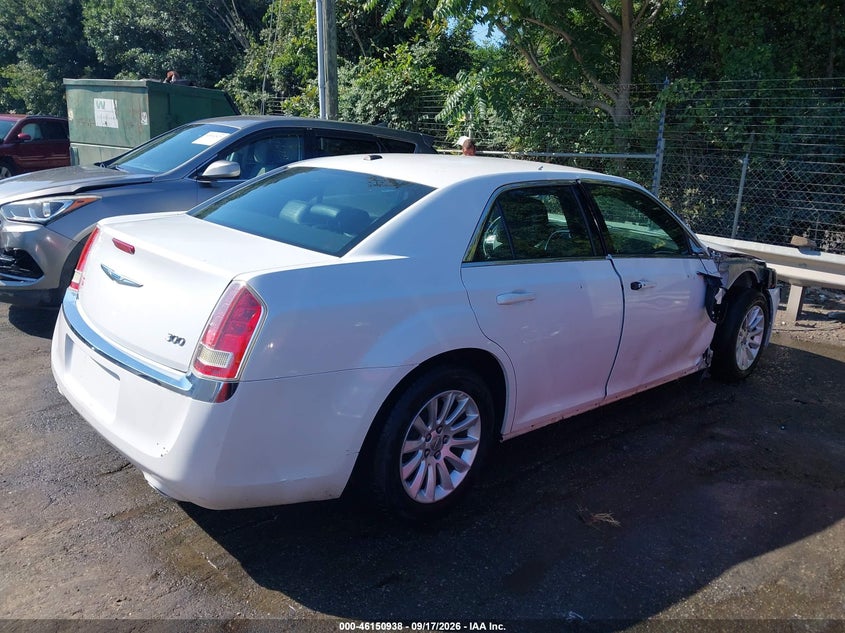 2013 CHRYSLER 300 MOTOWN · Фото 13