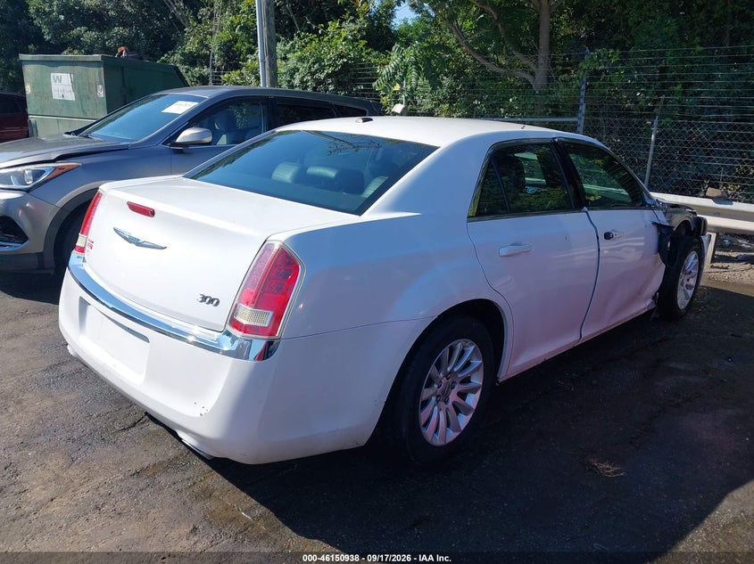 2013 CHRYSLER 300 MOTOWN · Фото 4