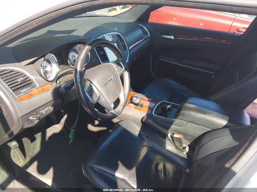 2013 CHRYSLER 300 MOTOWN · Фото 5