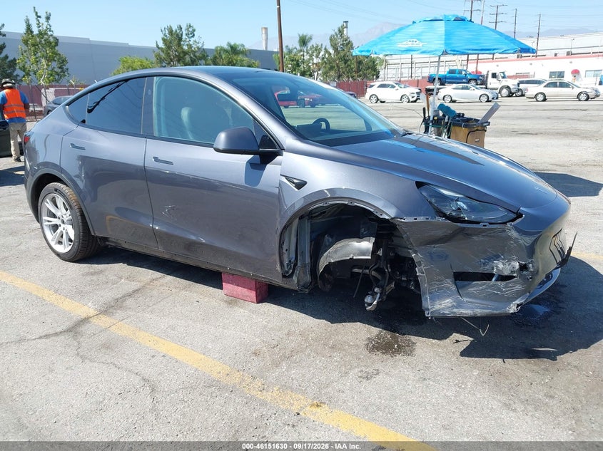 TESLA MODEL Y - zdjęcie 1