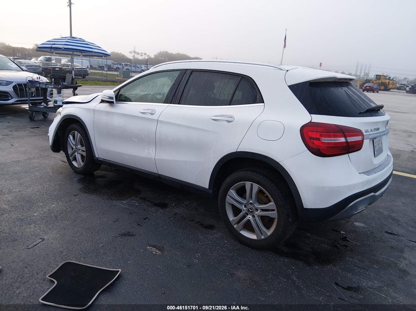 MERCEDES-BENZ GLA 250 - zdjęcie 3