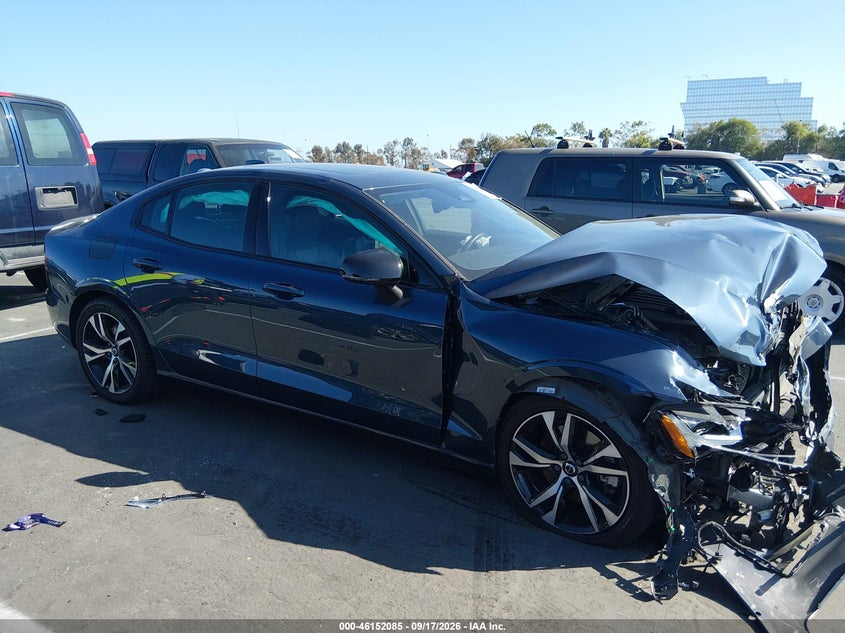 2024 VOLVO S60 B5 PLUS DARK THEME · Фото 13