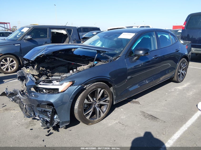 2024 VOLVO S60 B5 PLUS DARK THEME · Фото 2