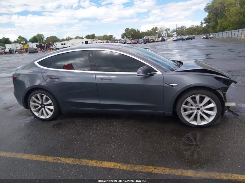 TESLA MODEL 3 - zdjęcie 13