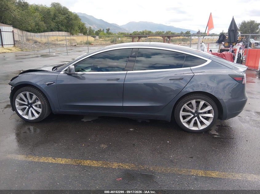TESLA MODEL 3 - zdjęcie 14