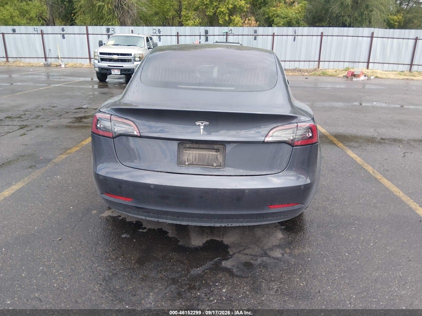 TESLA MODEL 3 - zdjęcie 16