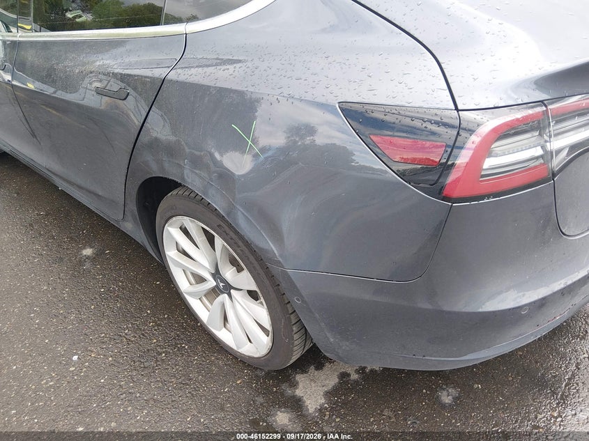 TESLA MODEL 3 - zdjęcie 22