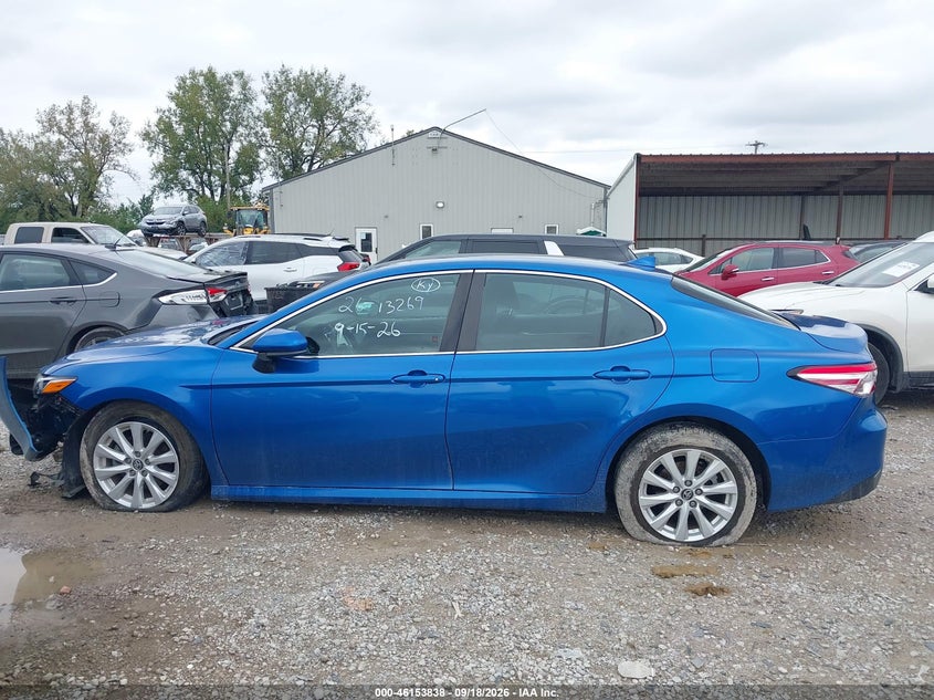 TOYOTA CAMRY - zdjęcie 14