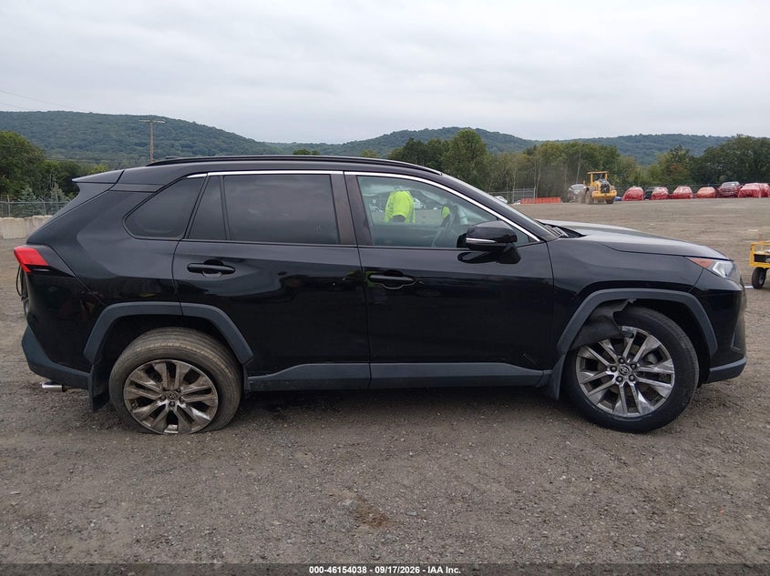 2021 TOYOTA RAV4 XLE PREMIUM · Photo 13