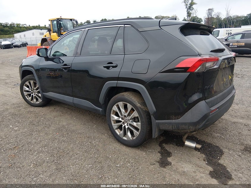 2021 TOYOTA RAV4 XLE PREMIUM · Photo 3