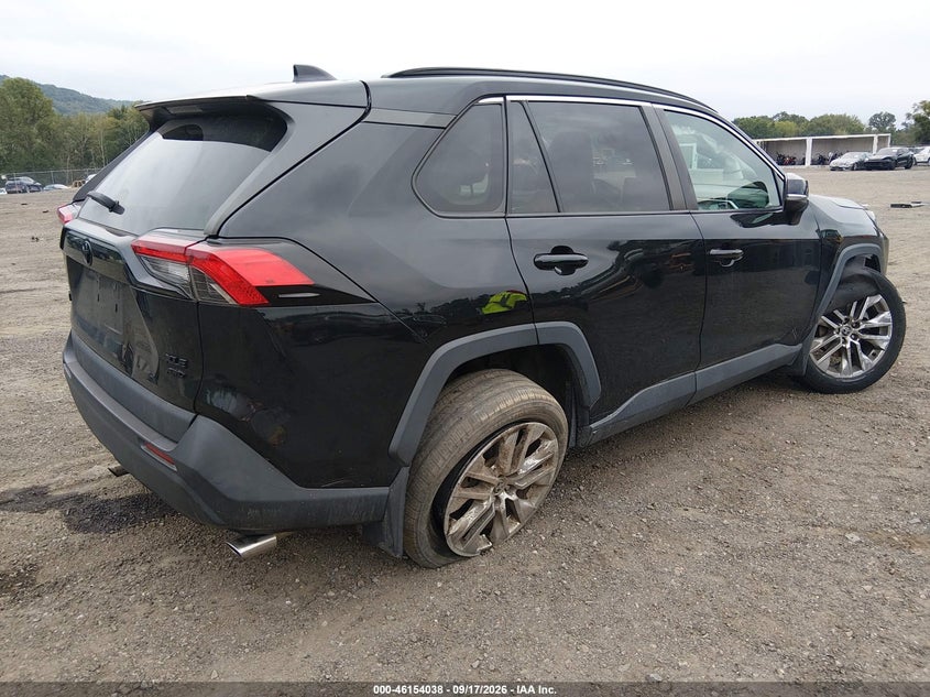2021 TOYOTA RAV4 XLE PREMIUM · Photo 4