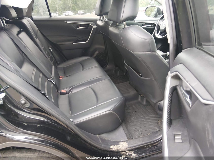 2021 TOYOTA RAV4 XLE PREMIUM · Photo 8