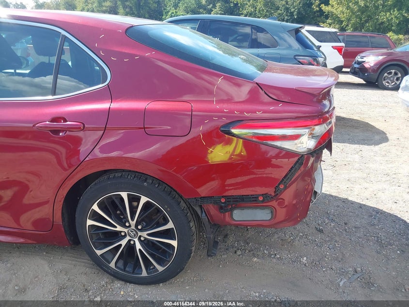 TOYOTA CAMRY - zdjęcie 18