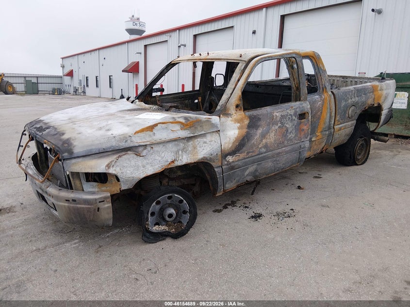 2000 Dodge RAM, Повністю згоріле, IAAI, VIN 3B7HF13Z7YG126946 — фото 2