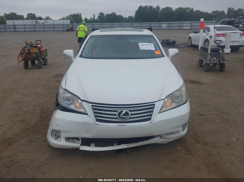 2010 LEXUS ES 350 · Фото 13