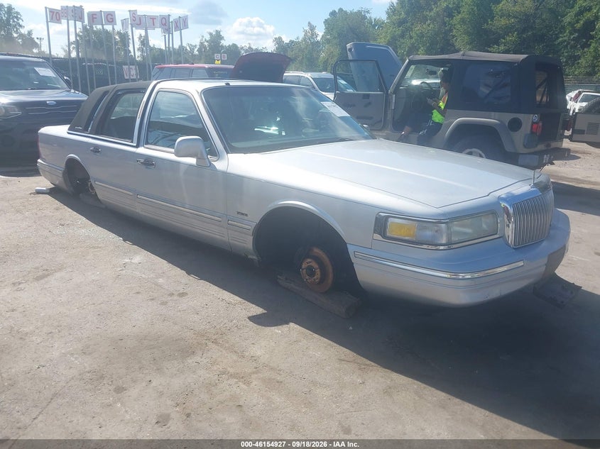 1996 Lincoln Town Car Sgn/Dmnd Anv/Cypress/Jn, Оба бока, IAAI, VIN 1LNLM82W1TY721480