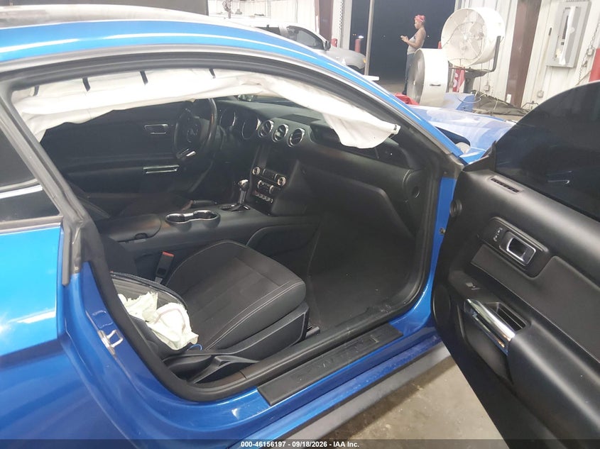 FORD MUSTANG - zdjęcie 5
