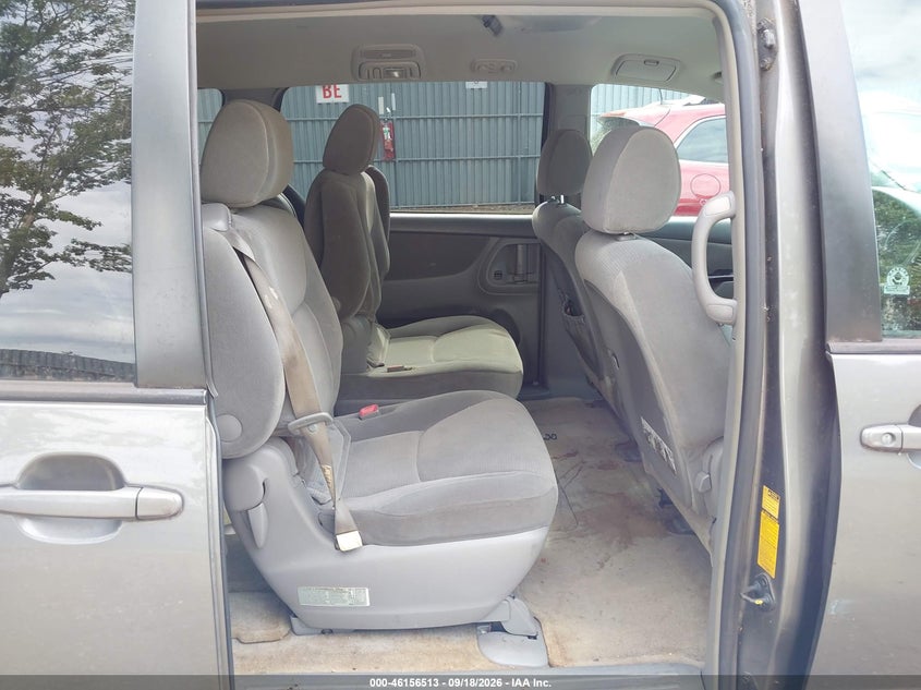 2005 TOYOTA SIENNA auction photo 8