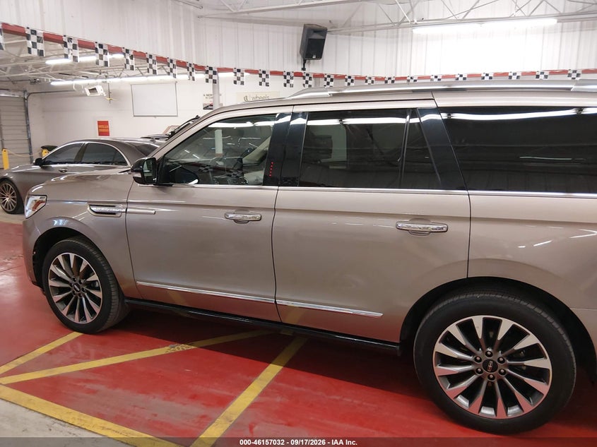 2019 LINCOLN NAVIGATOR SELECT · Photo 14