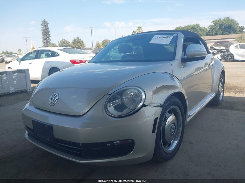 2015 Volkswagen Beetle, Оба бока, IAAI, VIN 3VW517AT0FM809814 — фото 2