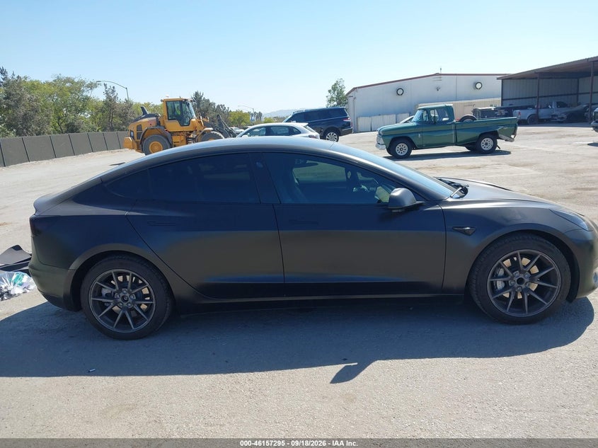 TESLA MODEL 3 - zdjęcie 13