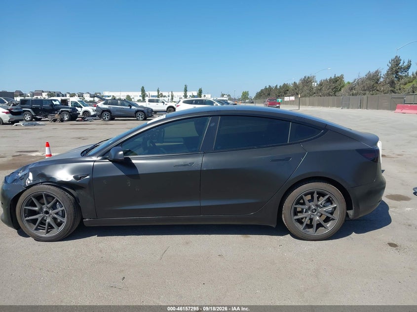 TESLA MODEL 3 - zdjęcie 14