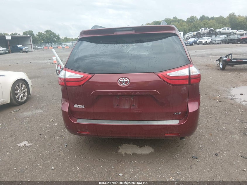 TOYOTA SIENNA - zdjęcie 16