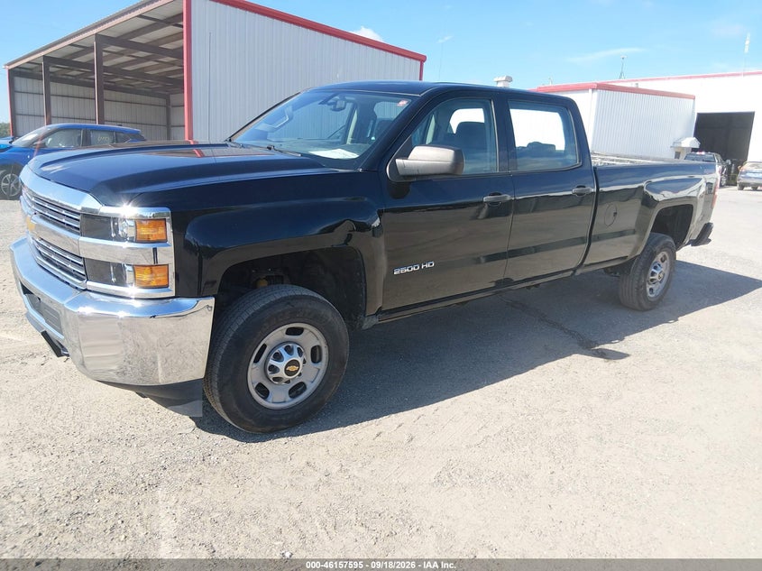 2017 Chevrolet Silverado, Звичайний знос, IAAI, VIN 1GC1KUEG1HF190735 — фото 2