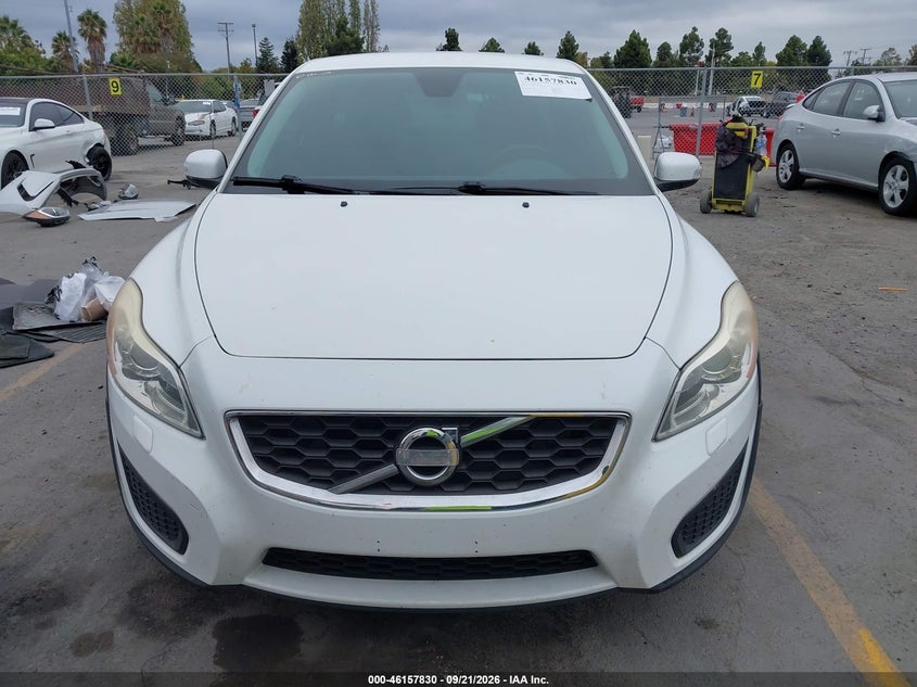 VOLVO C30 2011 VIN YV1672MK1B2207382