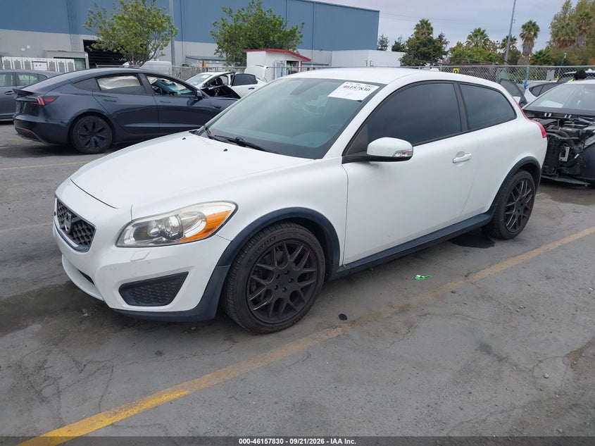 VOLVO C30 2011 VIN YV1672MK1B2207382