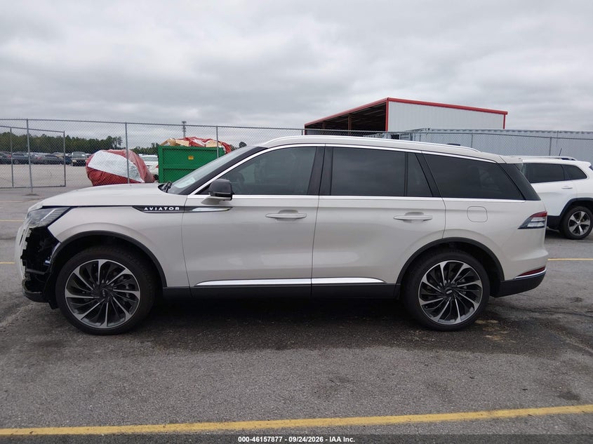 Photo 14 - LINCOLN AVIATOR