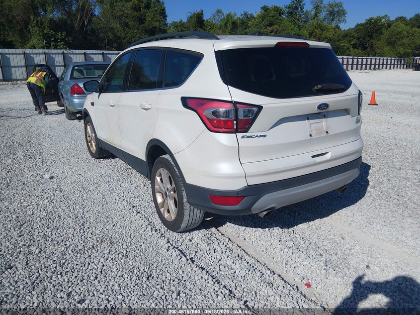 Vin: 1fmcu0gd2hub73089, lot: 46657679, ford escape se 20173