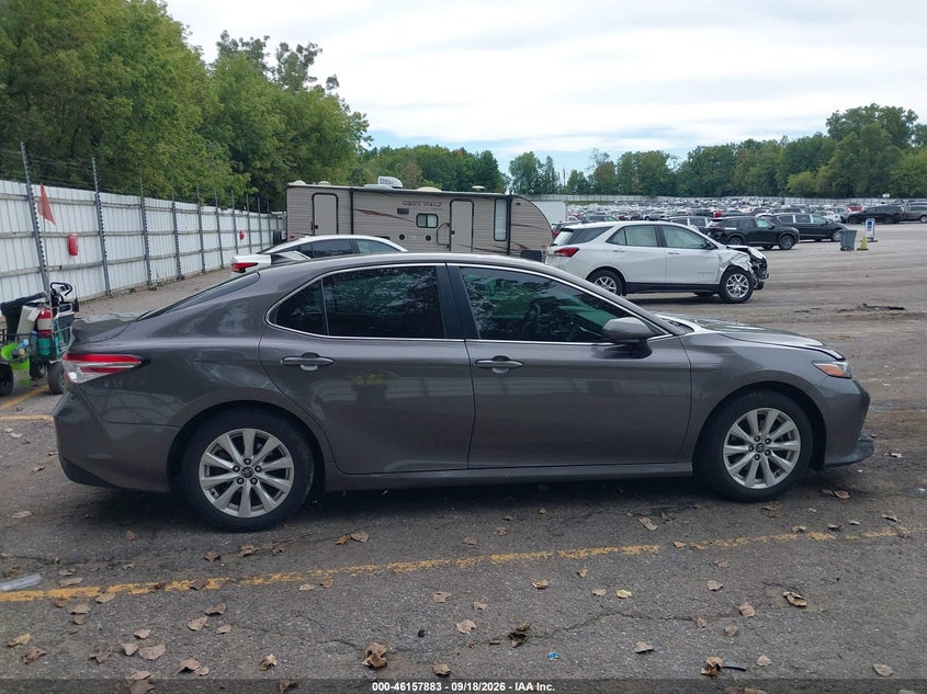 TOYOTA CAMRY - zdjęcie 13